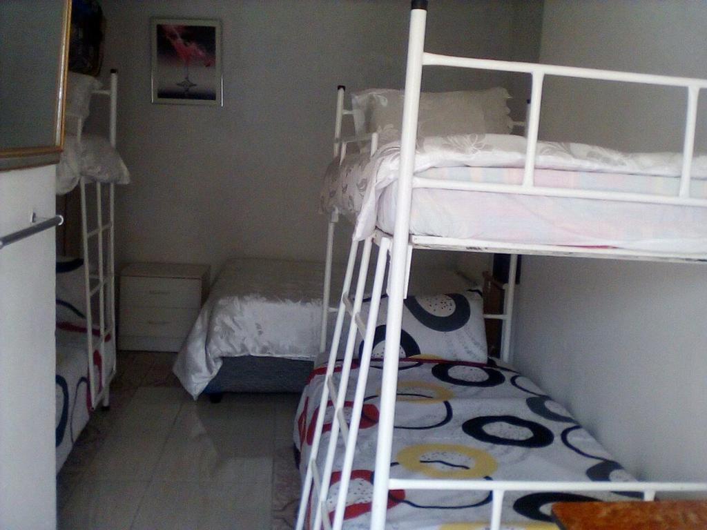Guest House Macauly ヨハネスブルグ エクステリア 写真